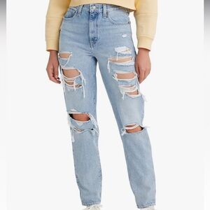 NWT! Levi’s High-waisted Mom Jeans Distressed